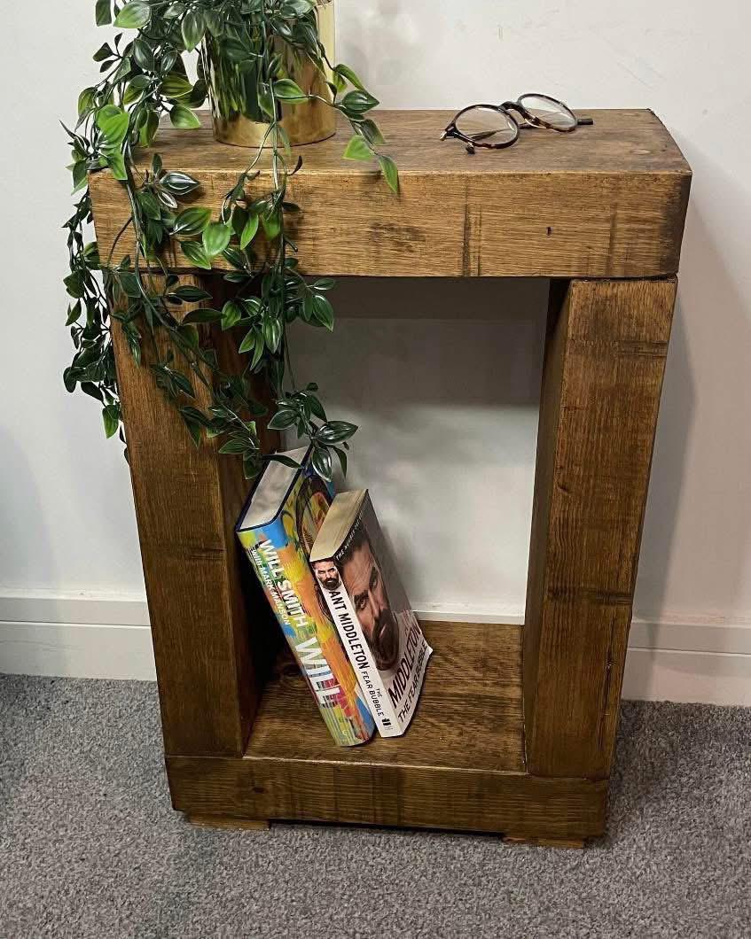 The ROBUST Lamp Table 🪵