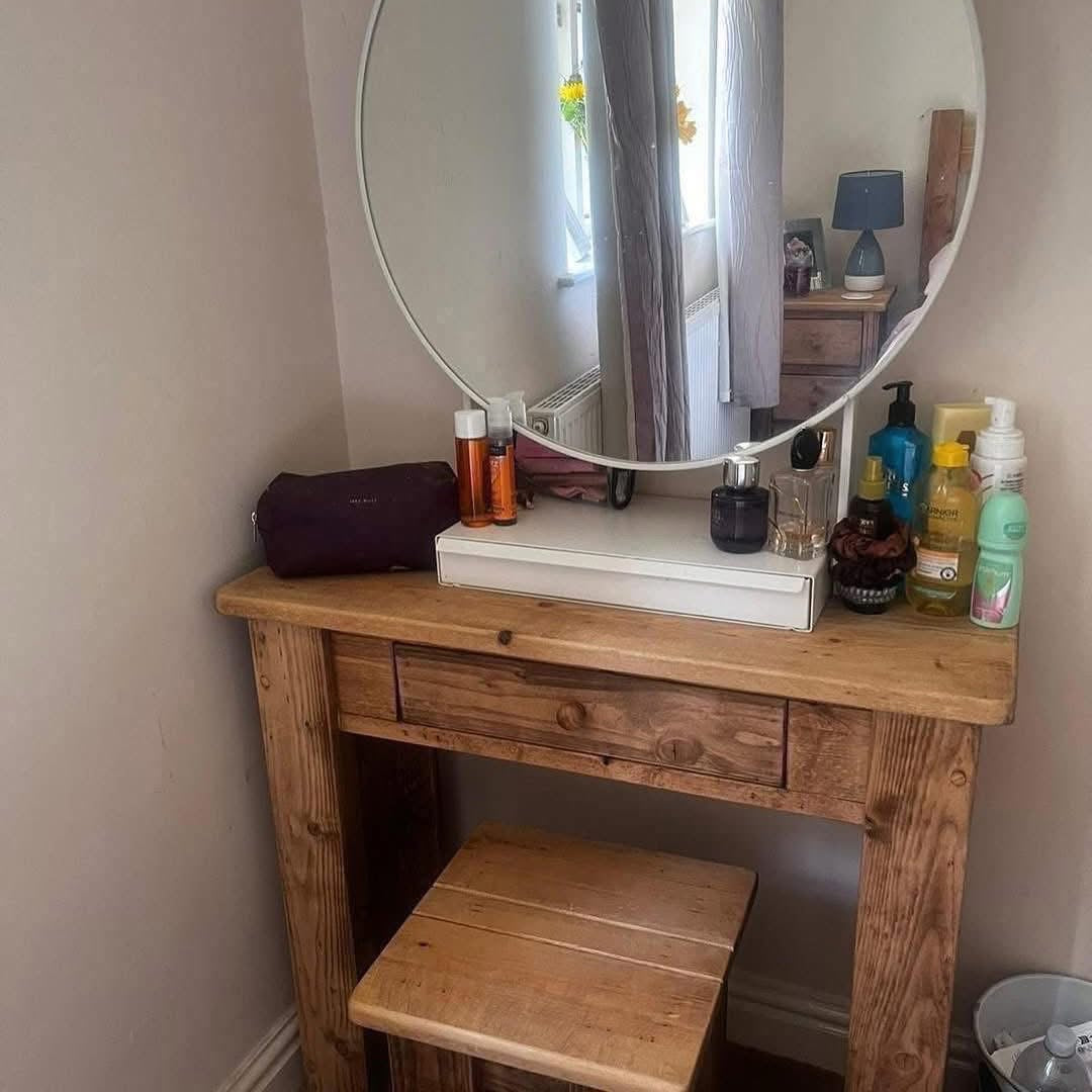 Corner Nook Desk & Stool