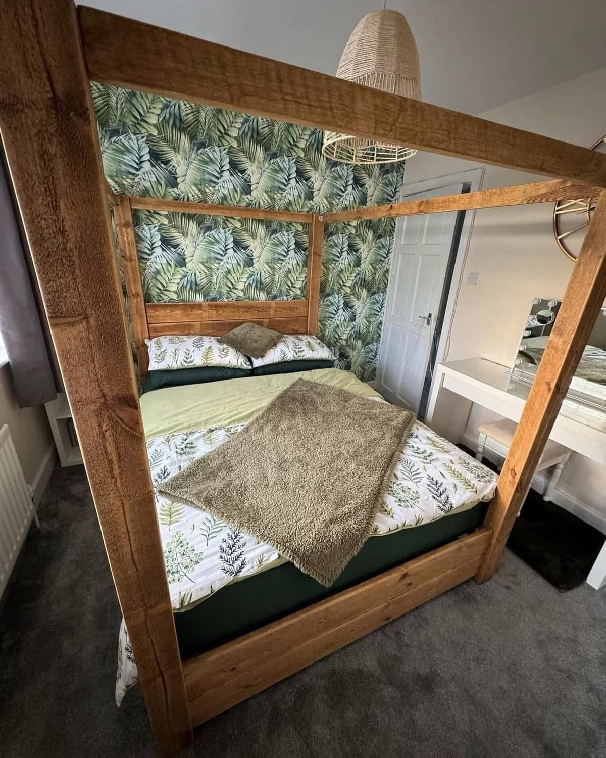 The GRAND Four Poster bed