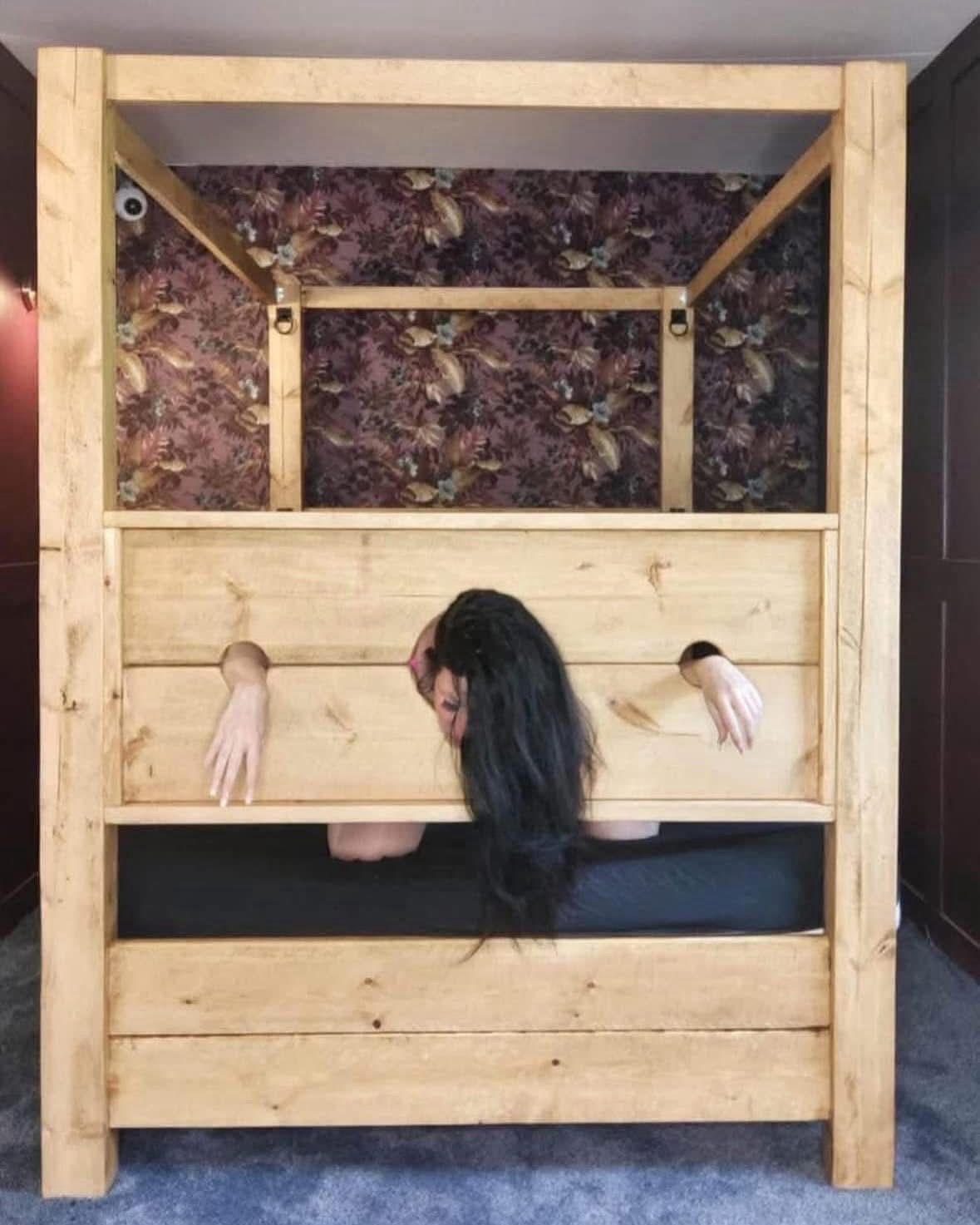 The TUDOR Bed