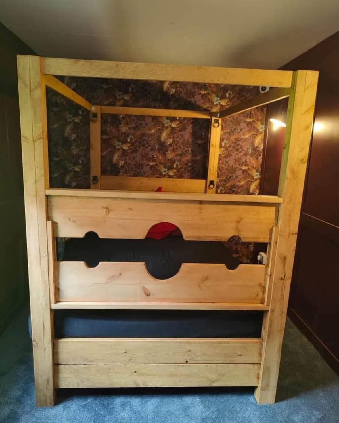 The TUDOR Bed