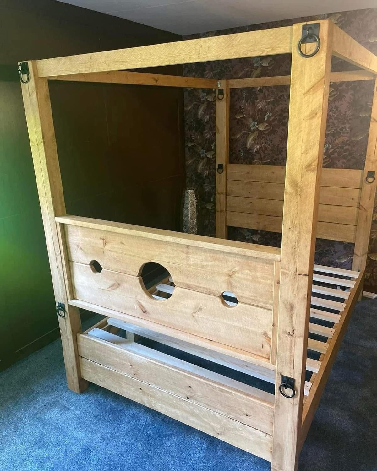 The TUDOR Bed